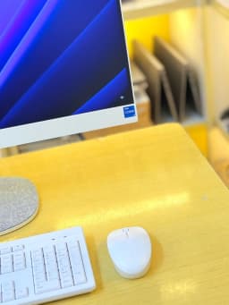 HP All-in-One 27", view 2