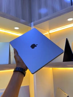 APPLE MacBook Pro M1 (2021), view 2