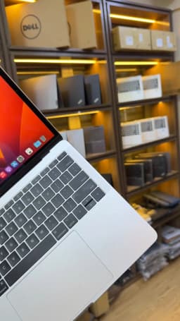 APPLE MacBook Pro 2017, view 1
