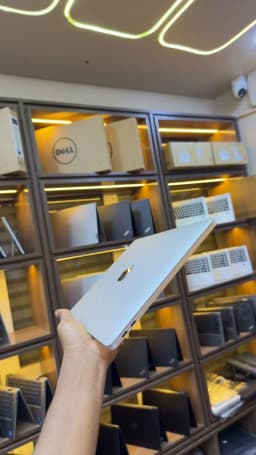APPLE MacBook Pro 2017, view 3