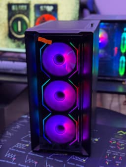 GIGABYTE GAMING B560M RTX 5060Ti, view 4